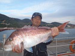 須磨海釣り公園　ウキ流し釣りでマダイ76c…