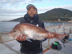 須磨海づり公園　ウキ流しでマダイ63cm！…