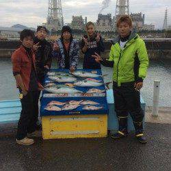 マリーナシティ海洋釣り堀　ブリ・メジロ・マダイ爆釣れしました