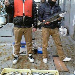 岸和田一文字　旧赤灯で28cm程度の良型アジ大漁★　ほかスズキの釣果も