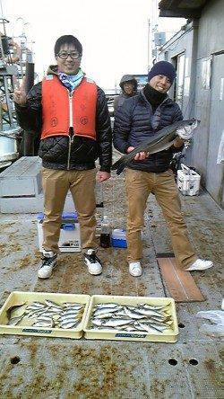 岸和田一文字　旧赤灯で28cm程度の良型アジ大漁★　ほかスズキの釣果も