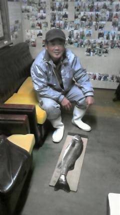 岸和田一文字　旧赤灯でスズキ71cm、中波…