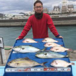 マリーナシティ海洋釣り堀　カンパチ・メジロ…