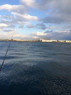 西からの風が強い中、西宮ケーソンでタチウオワインド　