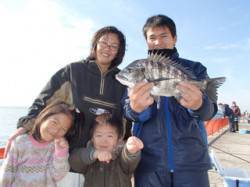 ファミリーフィッシングで立派なチヌ！平磯海…