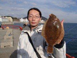 平磯海づり公園　投げ釣りでカレイ29.5cm！