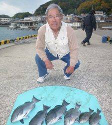 沖一文字内向きでカゴ釣り　グレ40cmが釣れています♪