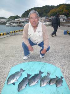 沖一文字内向きでカゴ釣り　グレ40cmが釣れています♪