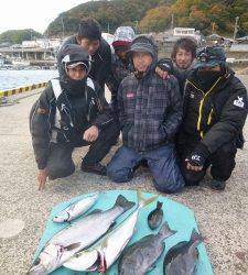 沖一文字内向き　ノマセでグレ・メジロ、カゴ釣りでスマガツオ・ヒラスズキ