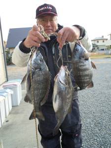 湯浅の磯　カルモ島　フカセ釣りで良型チヌ3…