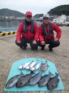 沖一文字内テトラ側にてグレ・スマガツオ・ウ…