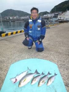 沖一文字内テトラ側にてグレ・スマガツオ・ウマヅラの釣果