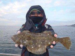 須磨海釣り公園　ウキ流し釣りでヒラメ42cm