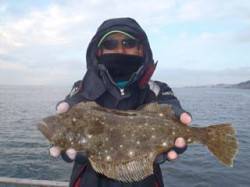 須磨海釣り公園　ウキ流し釣りでヒラメ42c…