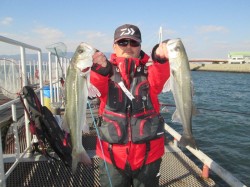 尼崎市立魚つり公園　エビ撒き浮き釣りでセイ…