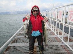 尼崎市立魚つり公園 エビ撒きズボ釣りでスズキ ハネ チヌ 兵庫県 瀬戸内海側 尼崎フェニックス 釣り公園 エビ撒き釣り クロダイ チヌ 陸っぱり 釣り 魚釣り 釣果情報サイト カンパリ