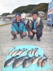 沖一文字内向き　カゴ釣りで43cmの良型グ…