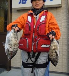 カルモ島でチヌ釣り　41cmを良型をお子様がキャッチ！