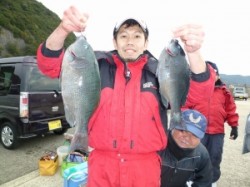 沖一文字にてフカセでグレ40cm、カゴ釣り…