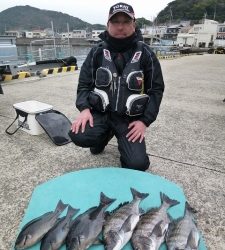 磯のフカセ釣果　ケムリ島、ヒラバエにて良型チヌとグレ