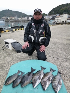 磯のフカセ釣果　ケムリ島、ヒラバエにて良型チヌとグレ