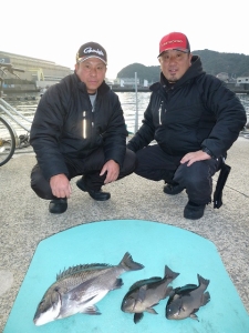 沖一文字フカセで良型チヌ・グレ　神谷一文字カゴ釣りでチヌ45ｃｍ・4ｃｍ　