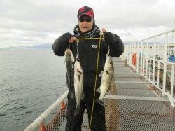 尼崎市立魚つり公園　エビ撒き釣りでハネとチヌの釣果