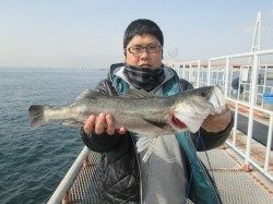 尼崎市立魚つり公園 午後からスズキクラスが２本！