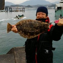田辺文里漁港、呑ませ釣りでヒラメ