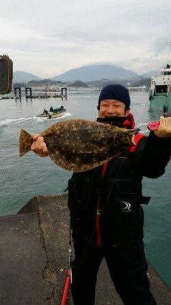 田辺文里漁港、呑ませ釣りでヒラメ