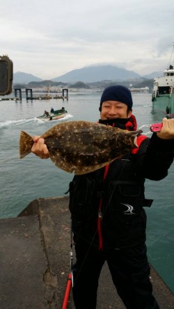 田辺文里漁港、呑ませ釣りでヒラメ