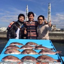 アリーナシティ海洋釣り堀　エビ、ササミをエサにマダイ11枚