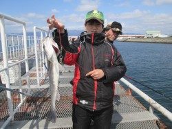 尼崎市魚つり公園　ウキ釣りでハネ＆セイゴ