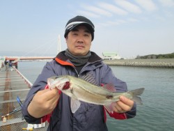 尼崎市立魚つり公園 本日貴重な１匹をキャッ…