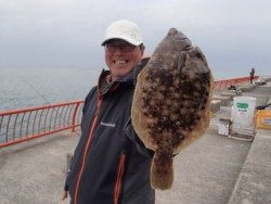 平磯海釣り公園　投げ釣りでカレイ32.5cm