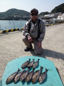 神谷沖一文字　カゴ釣りでイサギ好調