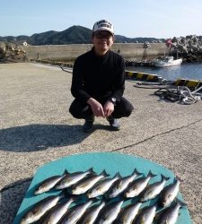 沖一文字内むきのカゴ釣りで良型イサギ