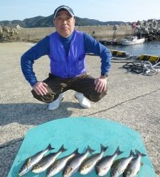 沖一文字内むきのカゴ釣りで良型イサギ