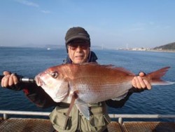 須磨海づり公園　ウキ流しでのマダイ釣果です…