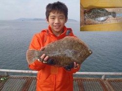 須磨海釣り公園 投げ釣りでカレイの釣果 兵庫県 瀬戸内海側 神戸市立須磨海づり公園 投げ釣り カレイ 陸っぱり 釣り 魚釣り 釣果情報サイト カンパリ