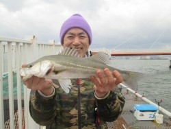 尼崎市立魚つり公園 ウキからズボ釣りへ変更…
