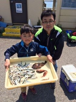 マリーナシティ海釣り公園　小イワシの数釣りできます