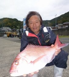 沖一文字外向きでマダイ52ｃｍ！