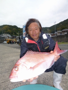 沖一文字外向きでマダイ52ｃｍ！