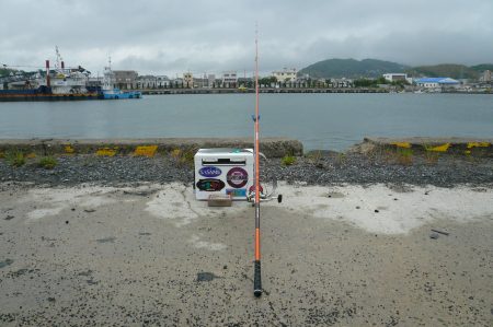 雨の志筑でキス狙い