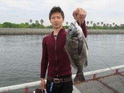 尼崎市立魚つり公園 エビ撒き釣りのチヌが好…