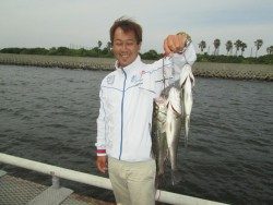 尼崎市立魚つり公園 ４６ｃｍ良型キビレ！