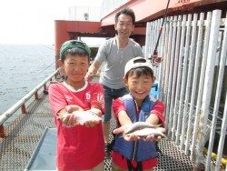 尼崎市立魚つり公園 サビキでサッパ・イワシなど