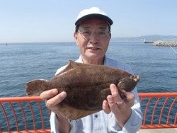 平磯海釣り公園　投げ釣りでカレイ33cm