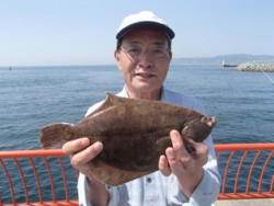 平磯海釣り公園　投げ釣りでカレイ33cm